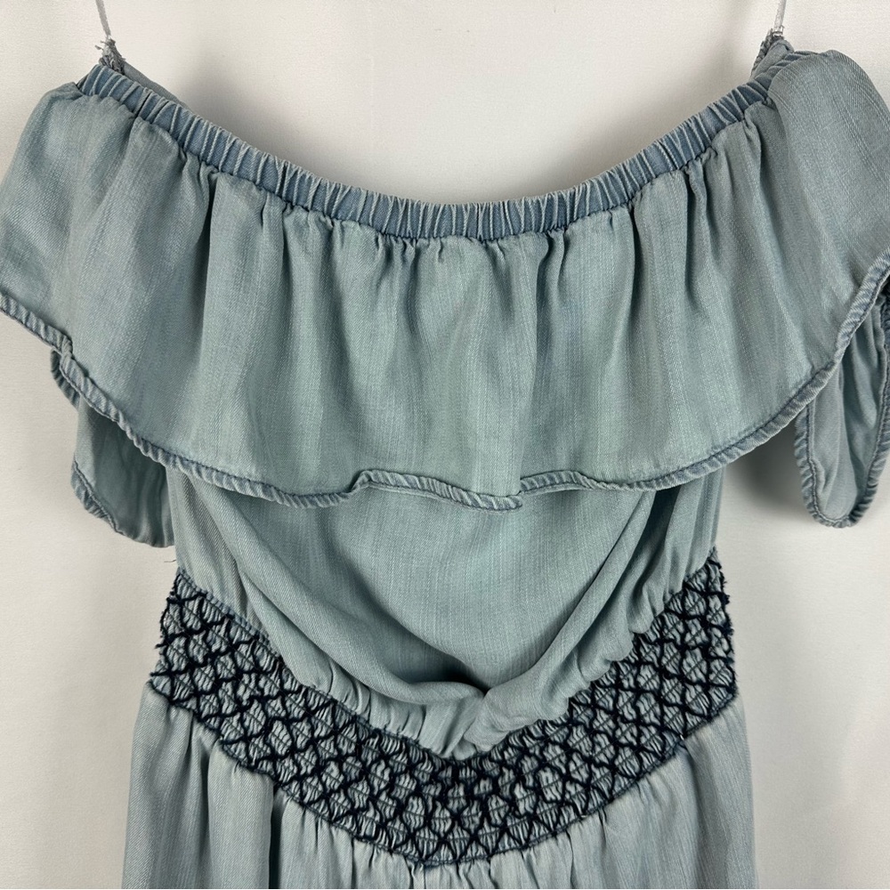 American Eagle Off The Shoulder Chambray Romper. Size Medium. Light wash. - Picture 8 of 11